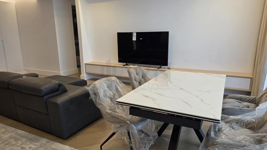 Apartament cu 3 camere semidecomandat, mobilat în Iancu Nicolae