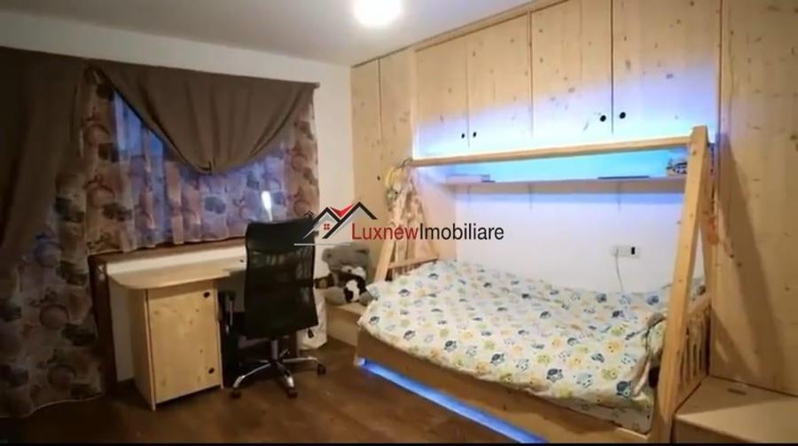 Casă individuală cu 6 camere cu Canalizare în Popești