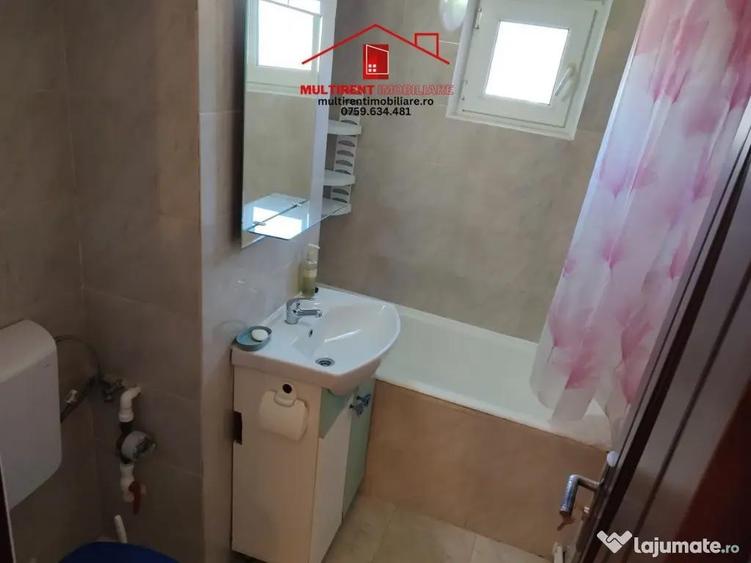 Apartament cu 3 camere decomandat în Piața Nouă