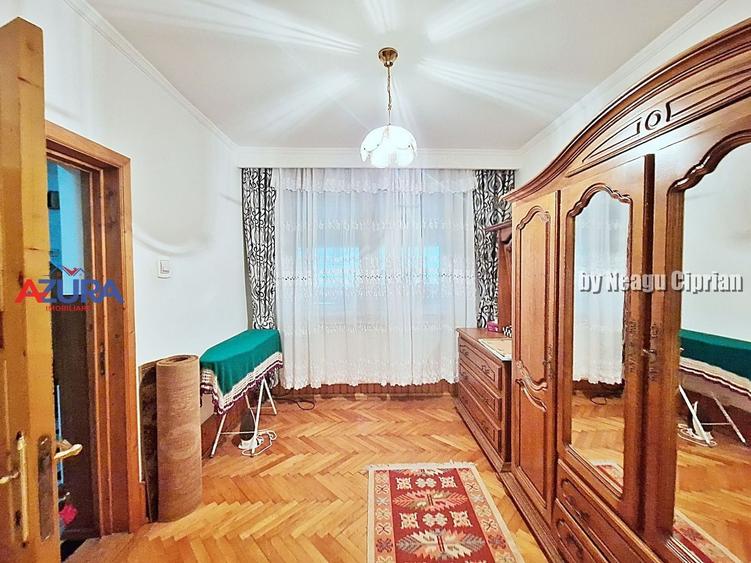 Casă individuală cu 10 camere cu Canalizare în Exercițiu