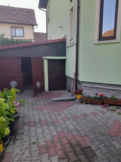 Casă cu 6 camere cu Teren 525 Mp în Central