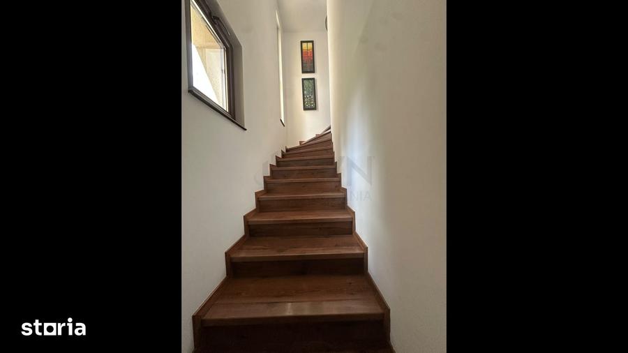 Casă cu 5 camere cu Teren 185 Mp în Vatra Luminoasă