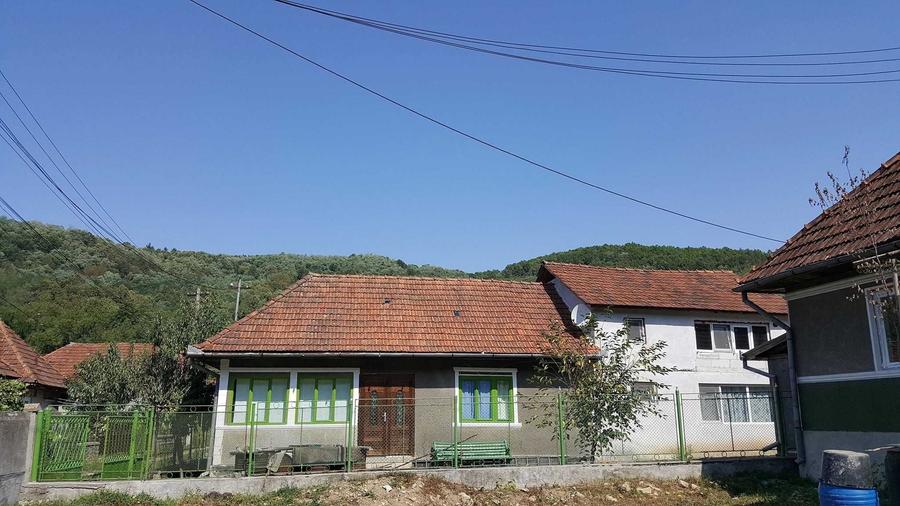 Casă cu 3 camere în Hălmăgel