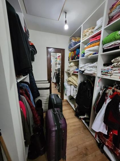 Casă individuală cu 6 camere cu Canalizare în Luna de Sus