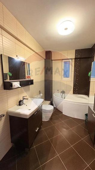Apartament cu 3 camere decomandat în Central
