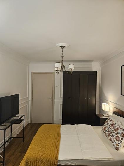 Apartament cu 3 camere semidecomandat în Titan