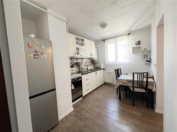 Apartament 3 camere decomandat - 9