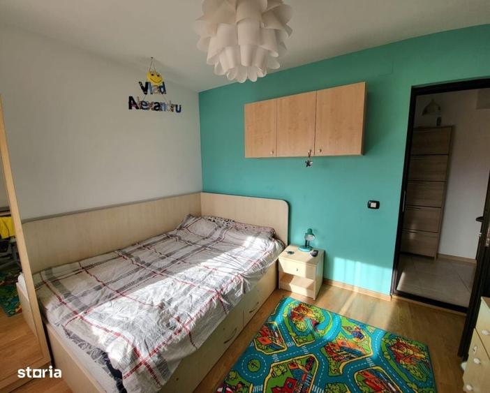 Apartament cu 4 camere decomandat în Calea București