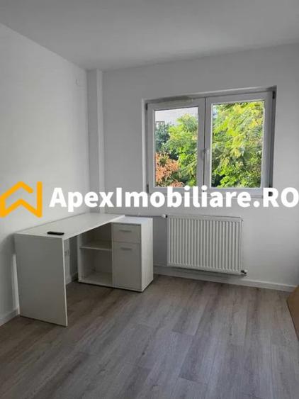 Apartament cu 4 camere semidecomandat în Central