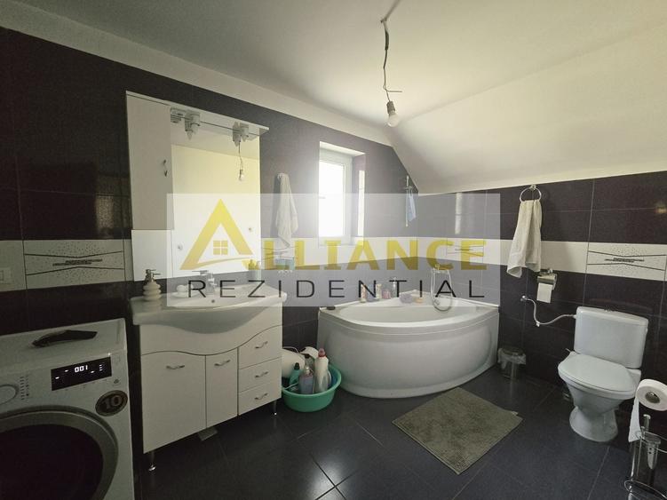 Casă individuală cu 4 camere cu Canalizare în Berceni