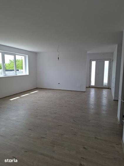 Casă cu 5 camere cu Teren 350 Mp în Central
