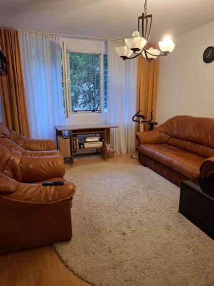 Apartament cu 3 camere semidecomandat, mobilat în P-ța Reșița