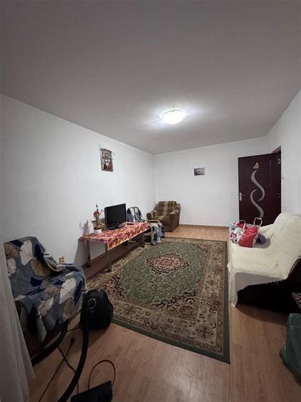 Apartament cu 3 camere decomandat în Berceni