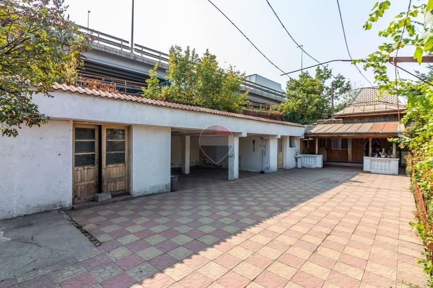Casă individuală cu 5 camere cu Teren 649 Mp în Central