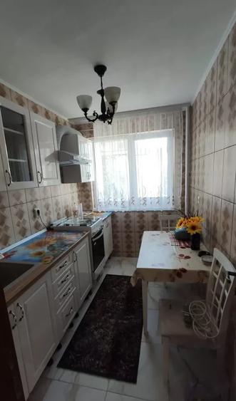 Apartament cu 2 camere semidecomandat, mobilat în Giulești