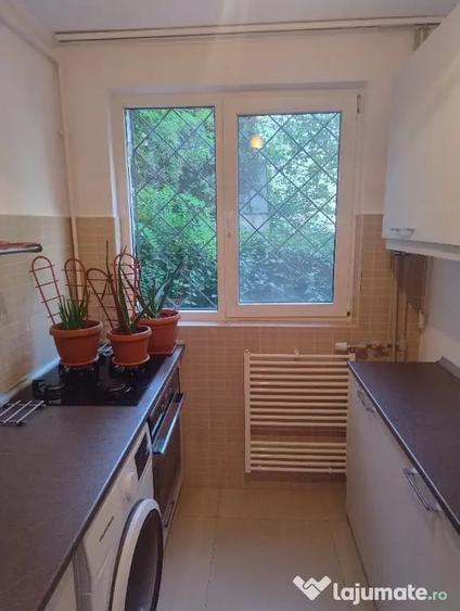 Garsonieră decomandată în Titan