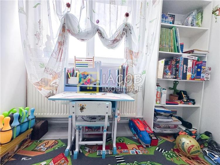 Apartament cu 2 camere semidecomandat în Mioriței