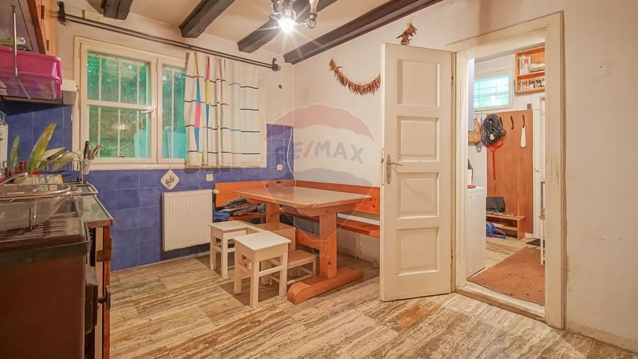 Casă individuală cu 24 camere cu Teren 3140 Mp în Schei