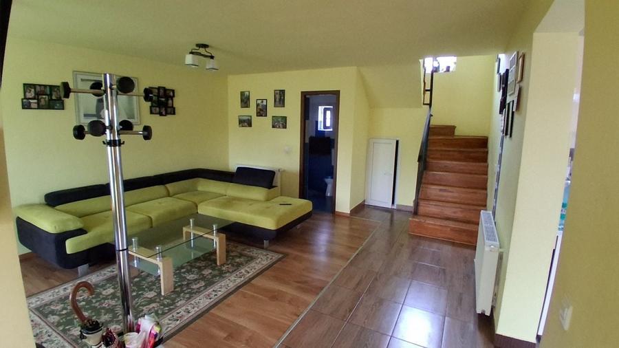 Casă cu 4 camere în Bărdești