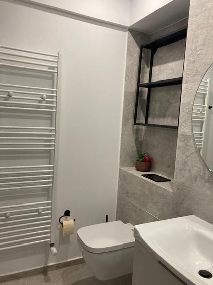 Apartament cu 3 camere decomandat în Tineretului