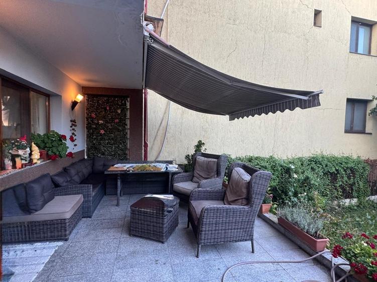 Casă individuală cu 6 camere cu Canalizare în Titan