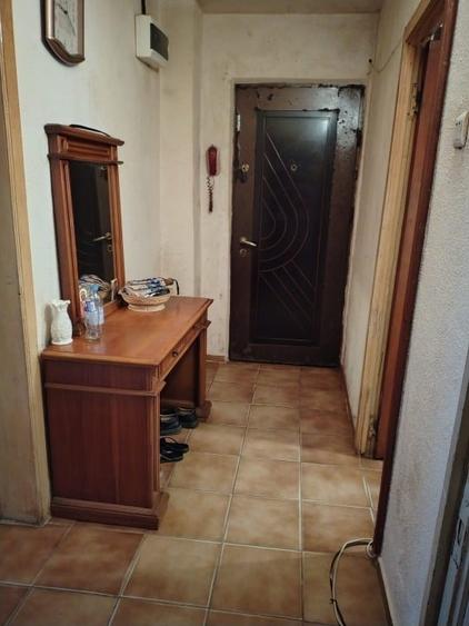 Vând apartament 4 camere decomandat confort 1 etaj 1 - 8