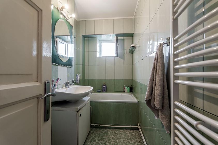 Apartament cu 3 camere semidecomandat în Alfa
