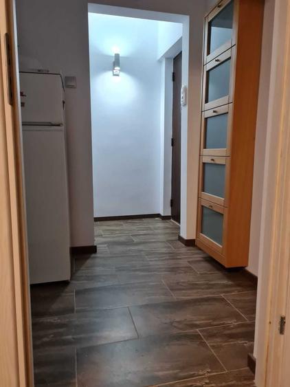 Apartament cu 3 camere semidecomandat în Nord