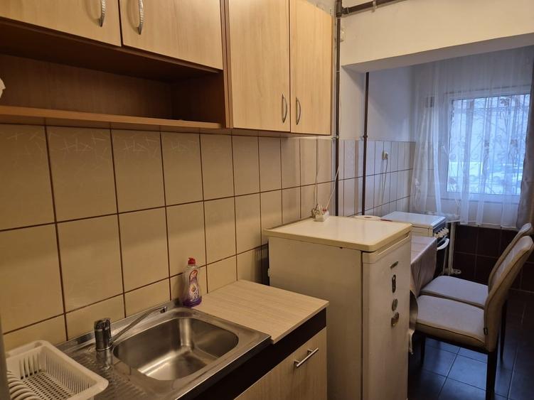 Timisoara 16, statie Sergent Moise, 32 mp, p/4 bl. IIMI, constr. 1982 - 7