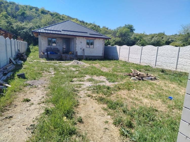 Casă individuală cu 4 camere cu Teren 355 Mp în Podari