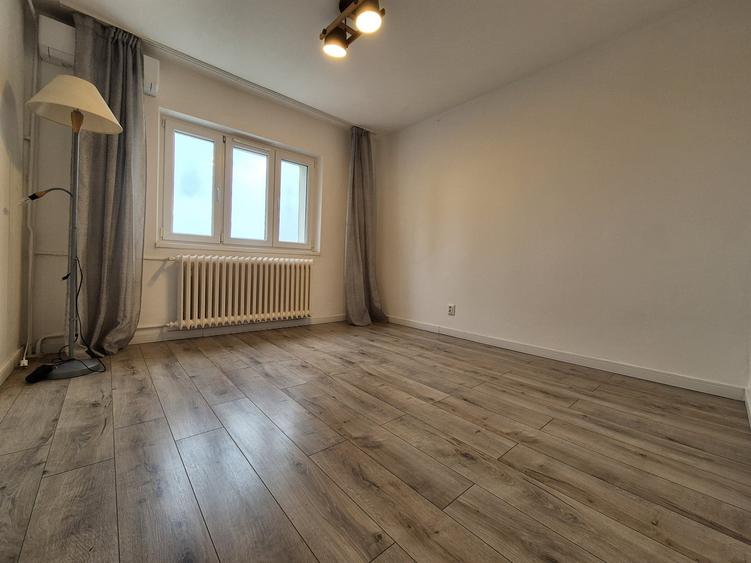 Apartament cu 4 camere semidecomandat, mobilat în Pantelimon
