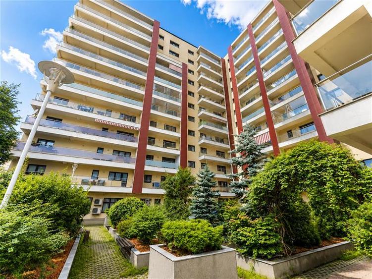 Apartament cu 3 camere decomandat, mobilat în Centrul Civic