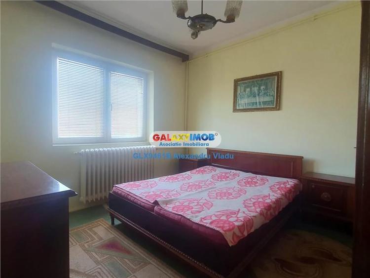 Apartament cu 3 camere decomandat în Drumul Taberei