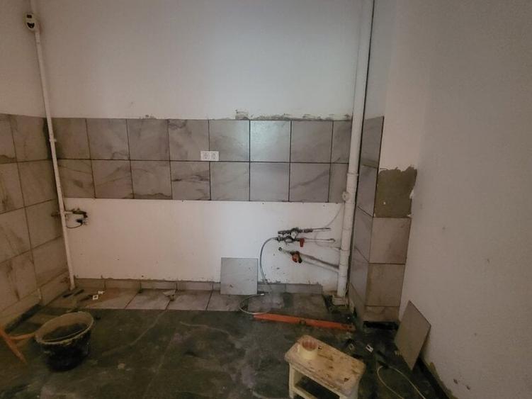 Apartament cu 3 camere decomandat în Drumul Taberei