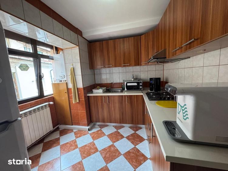 Apartament cu 4 camere decomandat în Cotroceni