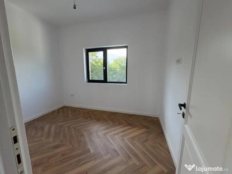Casă cu 4 camere cu Teren 250 Mp în Vișan