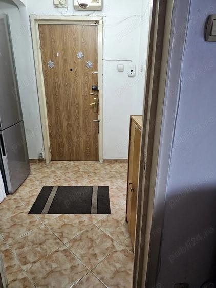 Apartament cu 3 camere semidecomandat în Gorjului