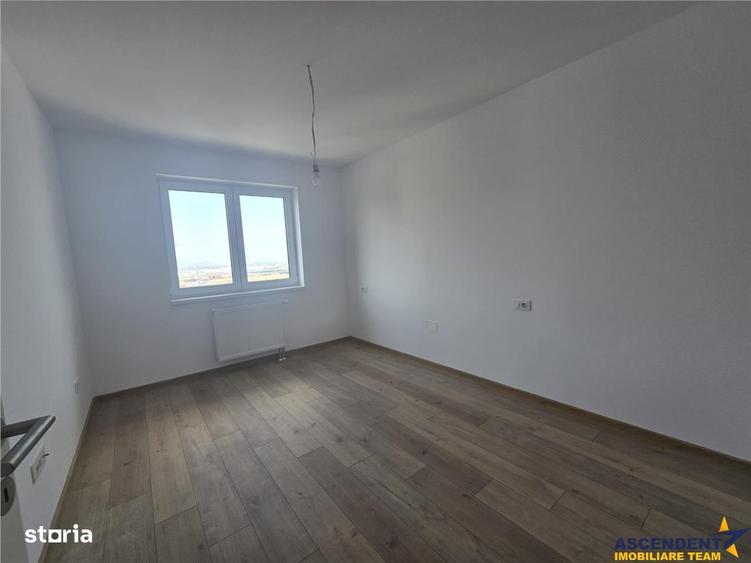 Apartament cu 3 camere decomandat în Tractorul