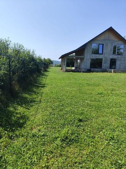 Casă cu 4 camere în Urleta