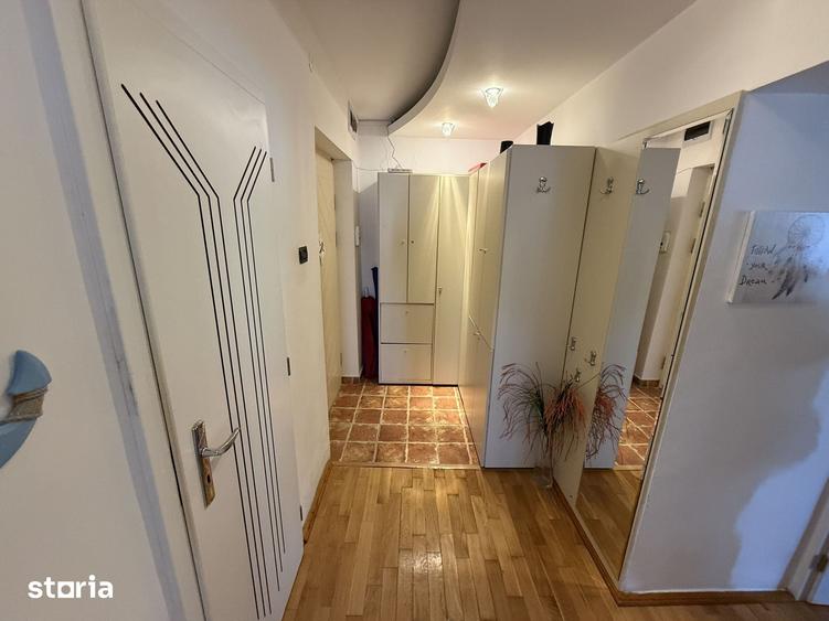 Apartament cu 3 camere decomandat în Faleza Nord