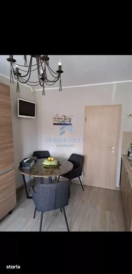 Apartament cu 3 camere semidecomandat în Victoriei