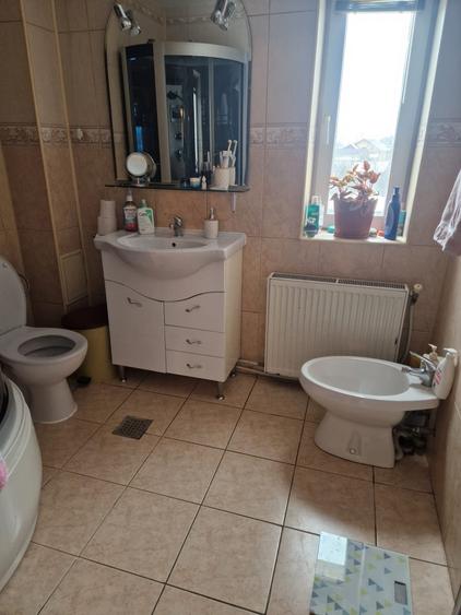 Casă individuală cu 10 camere cu Teren 2500 Mp în Central