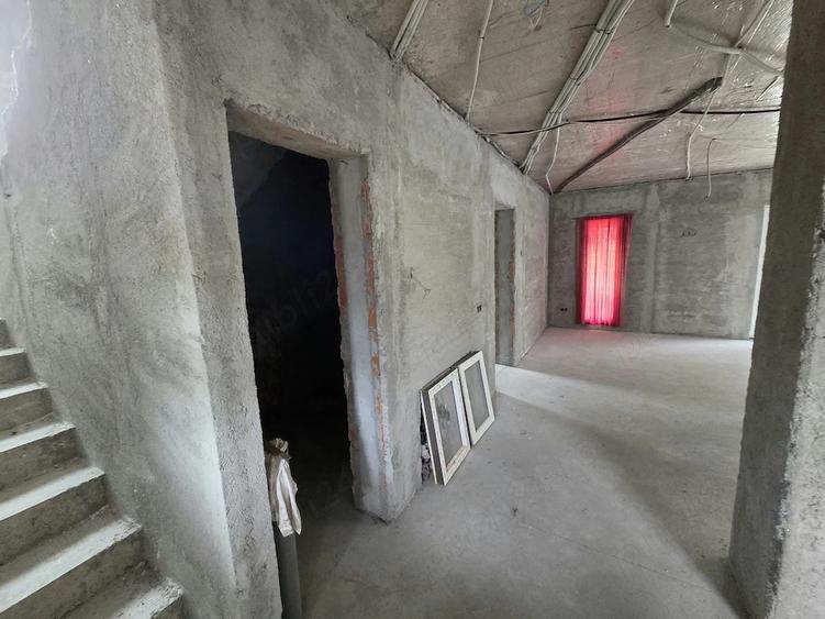 Casă cu 5 camere cu Teren 513 Mp în Giarmata
