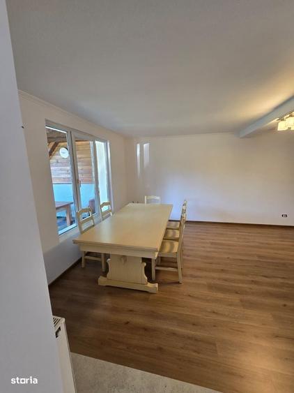 Casă cu 4 camere în Central