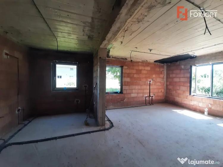 Casă cu 5 camere cu Teren 300 Mp în Ghiroda