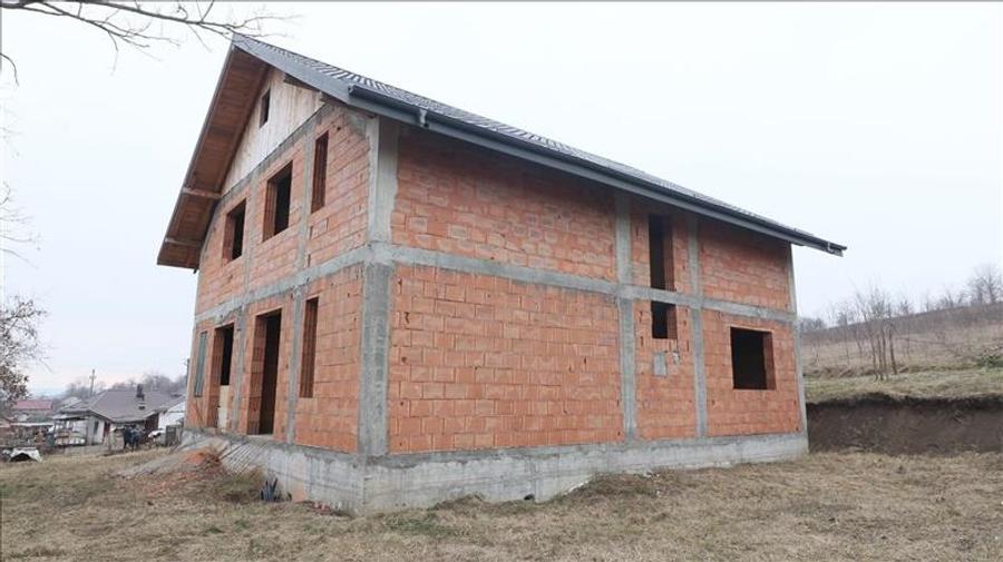 Casă individuală cu 8 camere cu Canalizare în Copou
