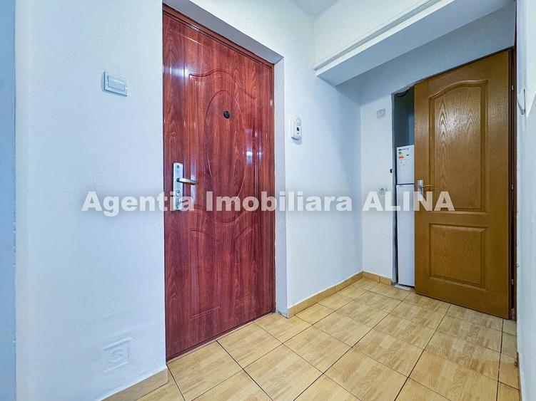 Garsonieră decomandată în Decebal