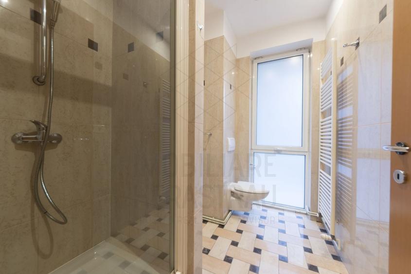Apartament cu 4 camere semidecomandat, mobilat în Primăverii