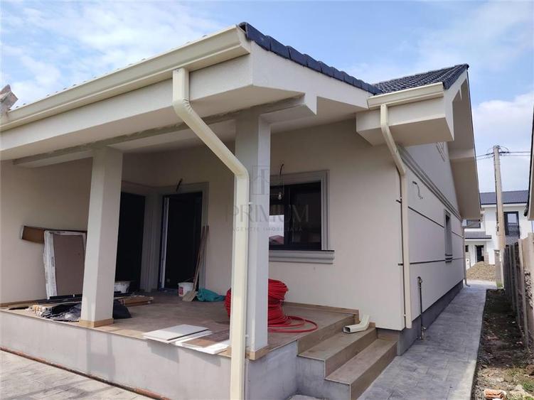 Duplex cu 3 camere cu Canalizare în Moșnița Veche