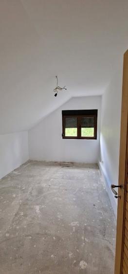 Casă individuală cu 5 camere cu Canalizare în Hârsa